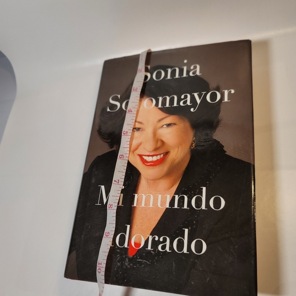 Spanish book used "My mundo adorado Sonia Sotomayor" book - Picture 2 of 13